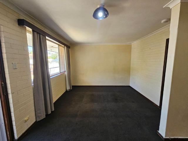 First Floor Unit Opposite Park