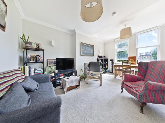 First Floor Flat, 25 The Gardens SE22 3 bed apartment to rent £3,100 pcm £715 pw