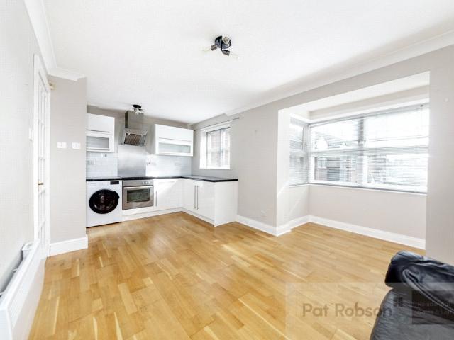 First Floor Flat/Apartment Property to let Portland Mews, Newcastle Upon Tyne £825pcm Pat Robson