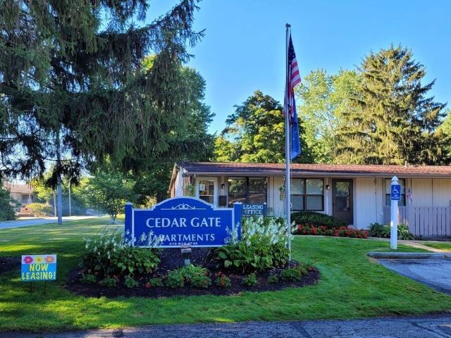 First floor living, quiet area with open floorplan LAUNDRY MACHINES IN UNIT