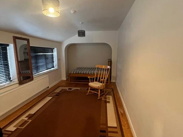 First floor studio in Bounds Green and Bowes Park