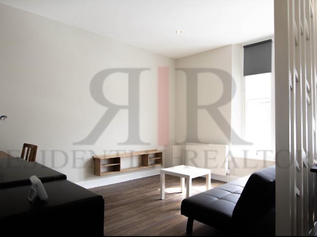 First Floor, London, SW9