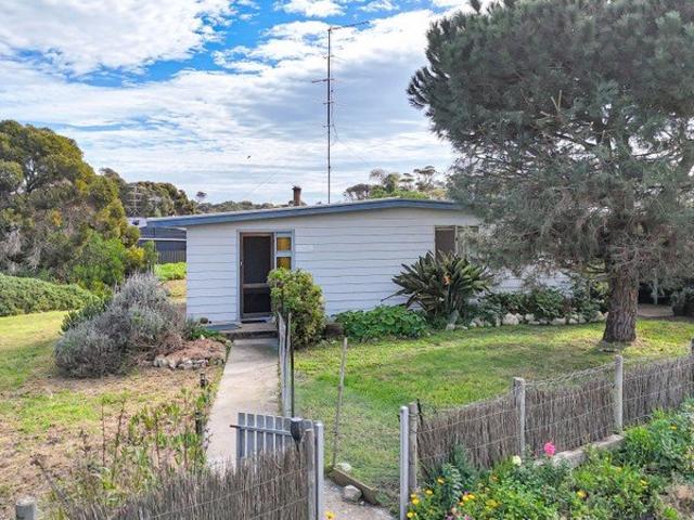 First Home Buyer Opportunity, 2 Titles on 1555m2