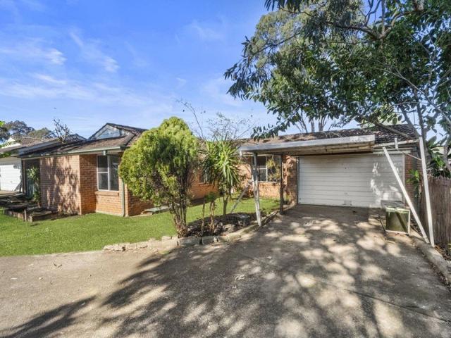 First Home Buyer ALERT ! 3 Bedroom Villa with Garage