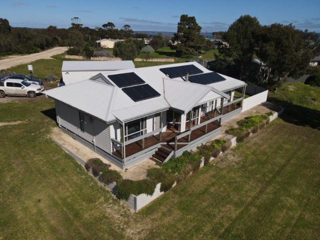 FIRST HOME BUYERS OR AND/BEACHSIDE INVESTMENT/AIRBNB
