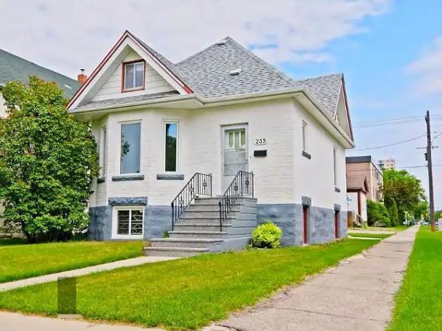 First month Nov FREE!? SUBLET 3 Bedroom House in Norwood GARAGE+UTILITIES — 3 Bedrooms House