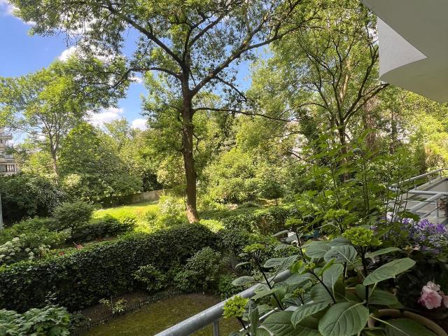 First occupancy after renovation in 08/2025: cozy and fully furnished and equipped 2 room apartment in the popular Düsseldorf Bilk district near the Medienhafen Dusseldorf Amsterdam Apartments for Rent