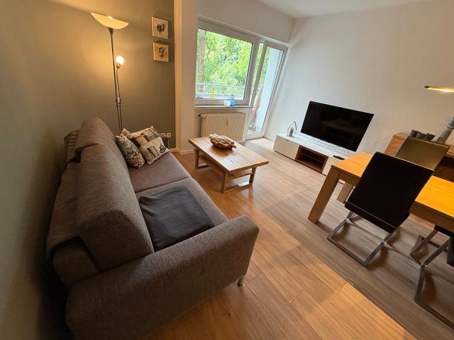 First occupancy after renovation in 08/2025: cozy and fully furnished and equipped 2 room apartment in the popular Düsseldorf Bilk district near the Medienhafen Dusseldorf Amsterdam Apartments for Rent
