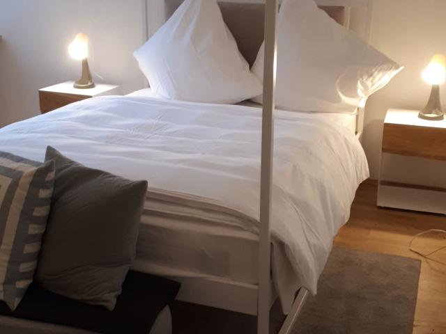 First occupancy after restoration, 3.5 room apartment with four poster bed and large terrace on the raised first floor