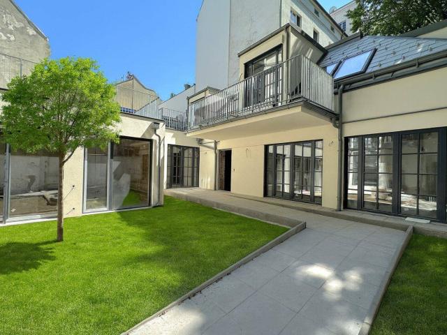First occupancy | Townhouse with two terraces in a quiet location