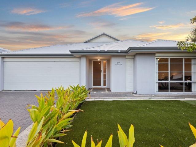 3 bedroom 2 bathroom with pool on 423sqm corner block
