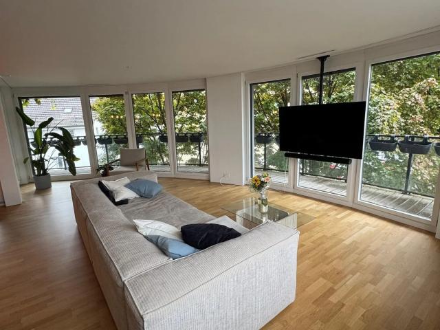 First Row am See mit Seeblick – möblierte 2.5 Zimmer Wohnung – 17 min mit ÖV zum Züri HB