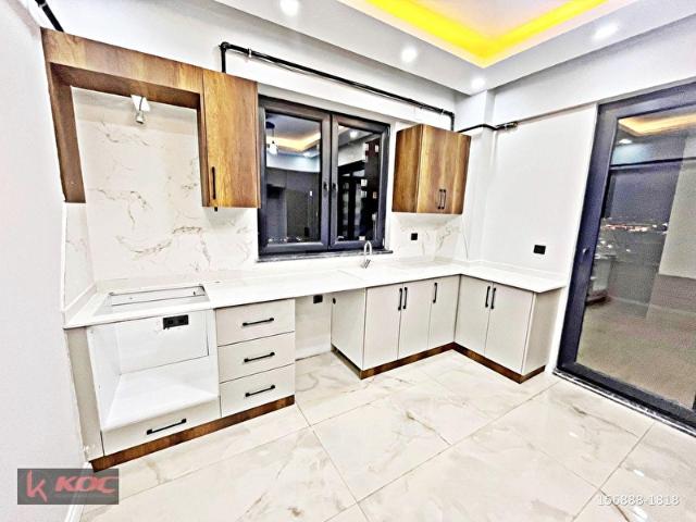 FISTIKLIK'DA CADDE ÜZERİ ARAKAT YERDEN ISITMA GENŞ BALKON LÜX2+1