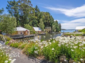 Fish Lips Café & Accommodation Premium Waterside Estate