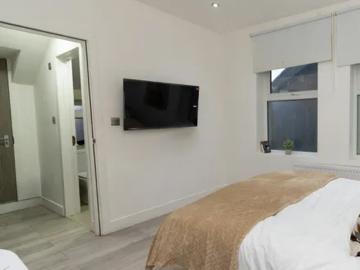 Fish Universe, Mitcham Road, London, SW17 9PD, United Kingdom | 1 bed apartment for rent #162248468 | Rentberry