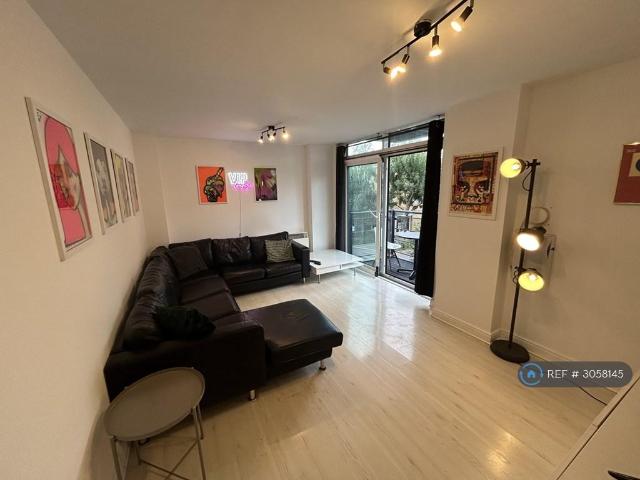 Fishguard Way, London, E16 1 bed flat to rent £1,650 pcm £381 pw