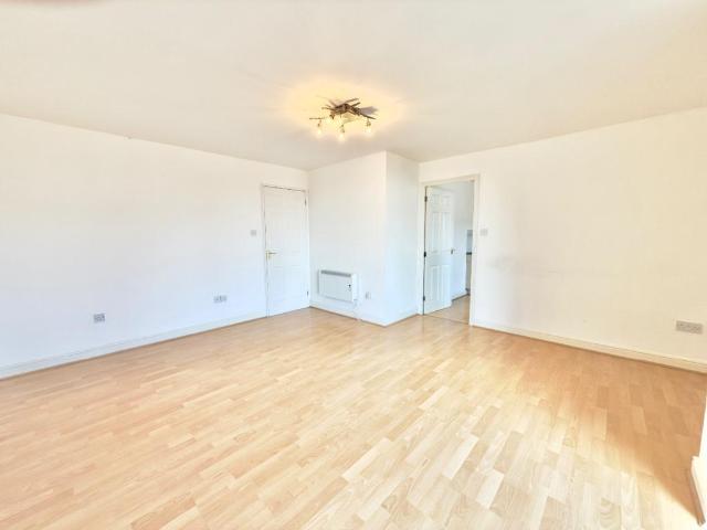 Fishguard Way, London, E16 2RG 2 bed flat to rent £1,700 pcm £392 pw