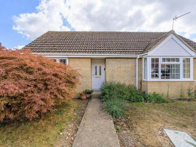 Fisher Road, Diss IP22, 3 bed detached bungalow to rent, £1,250 pcm | PrimeLocation