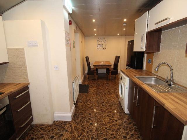 Fishergate, Preston PR1, 3 bed flat to rent, £498 pppm | PrimeLocation