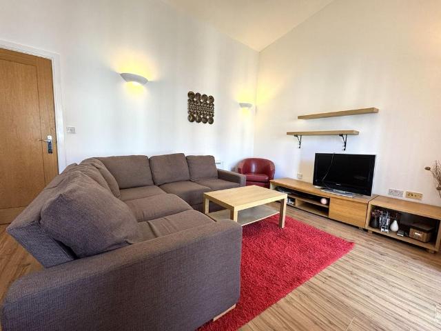 Fishermans Way, Maritime Quarter. 2 bed apartment to rent £1,200 pcm £277 pw