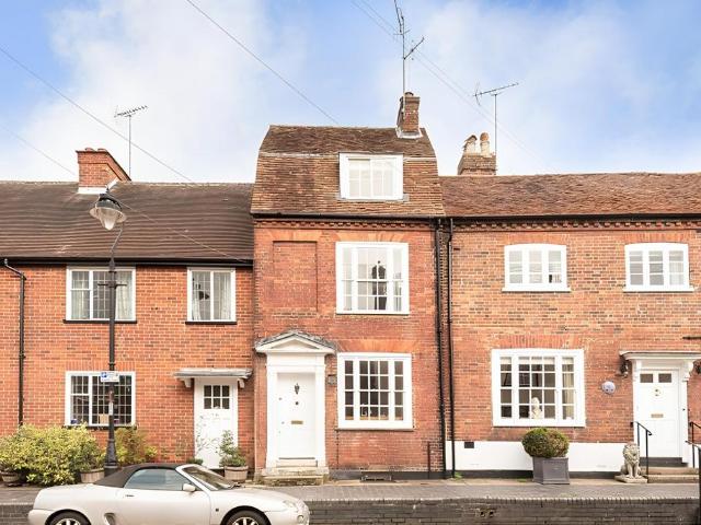 Fishpool Street St. Albans AL3 2 bed house to rent £2,750 pcm £635 pw