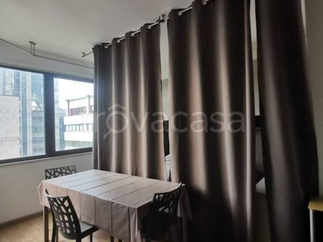 Fittasi monolocale a Napoli, Centro Direzionale