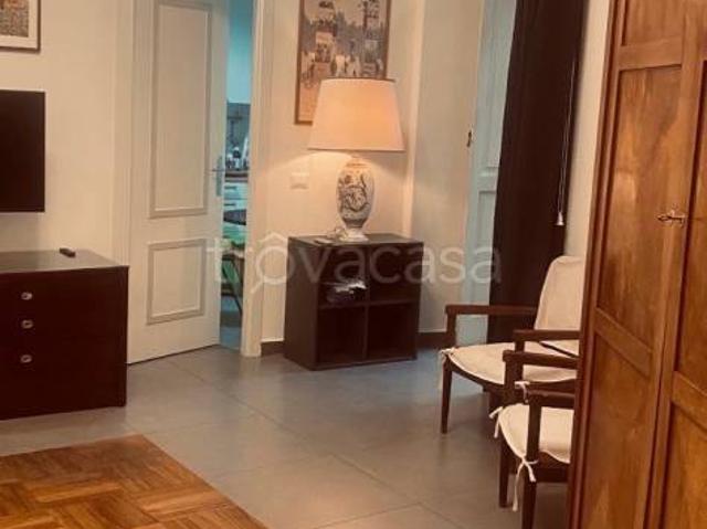 Fittasi monolocale a Napoli piazza Nicola Amore, 12, Centro Storico