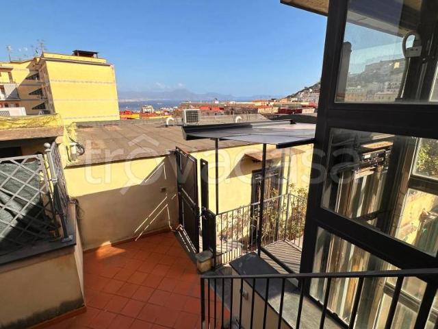 Fittasi monolocale a Napoli vico San Mandato, 6, Piazza Canneto Salvator Rosa