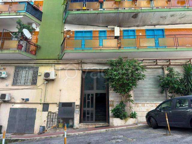 Fittasi appartamento a Napoli via Raffaele Caravaglios, Fuorigrotta