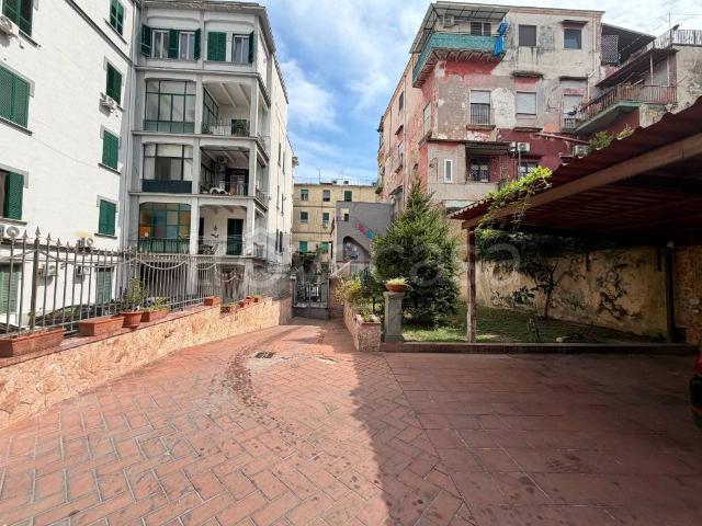 Fittasi appartamento a Napoli vico della Neve, 35, Stella Materdei