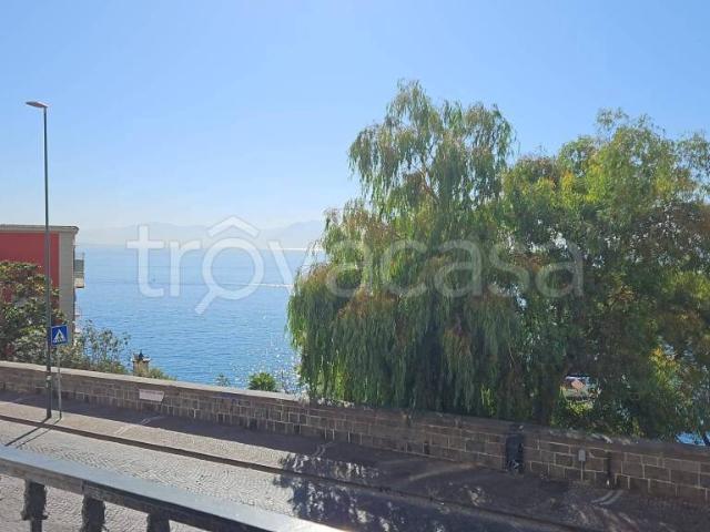 Fittasi bilocale a Napoli, Posillipo