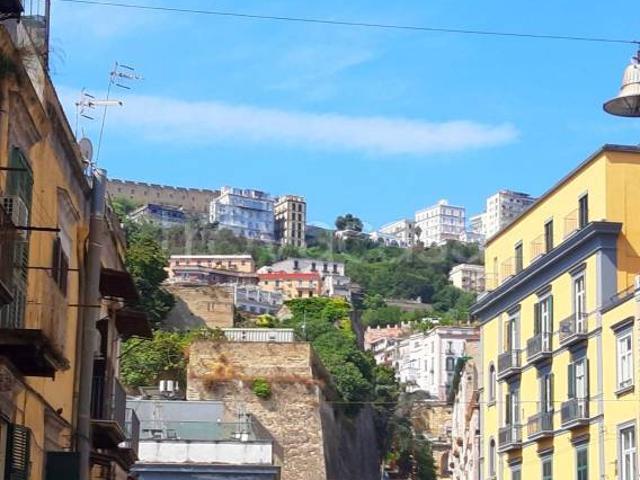 Fittasi bilocale a Napoli vico Spezzano, 5, Monte Santo