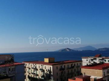 Via di Niso, Via Bagnoli Napoli - Ascensore