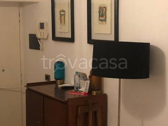 Fittasi bilocale a Napoli via Monte di Dio, Santa Lucia