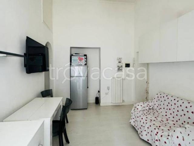 Fittasi bilocale a Napoli via Monte di Dio, Santa Lucia