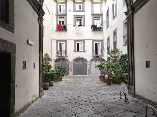 Fittasi bilocale a Napoli via Nilo, Centro Storico