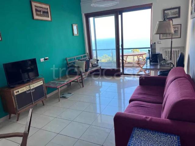 Fittasi quadrilocale a Napoli via petrarca, 49, Posillipo