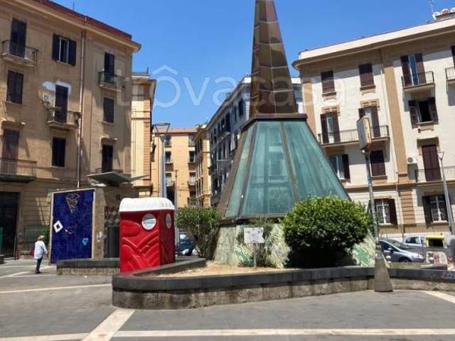 Fittasi quadrilocale a Napoli piazzetta Materdei, Stella Materdei