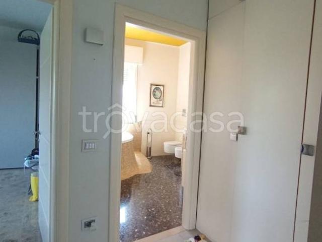 Fittasi quadrilocale a Pozzuoli via Solfatara, 18