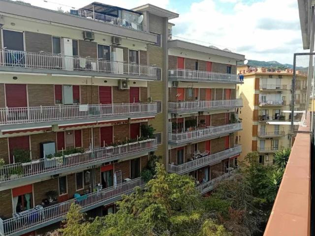 Fittasi quadrilocale a Salerno