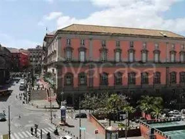 Fittasi stabile/palazzo a Napoli, Sanità