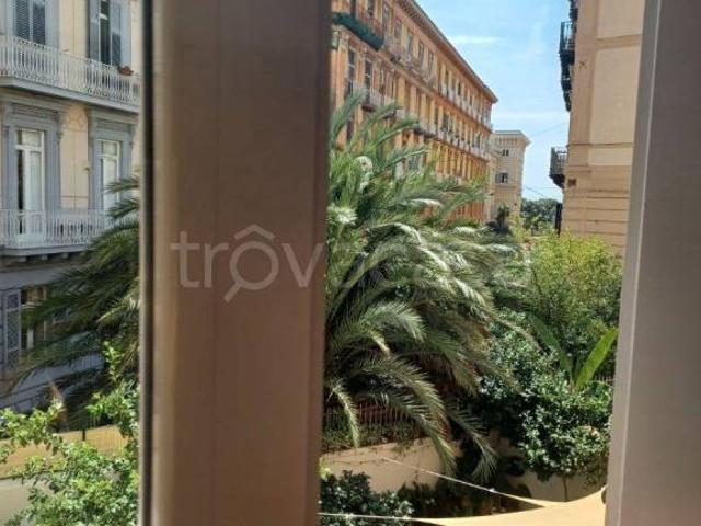 Fittasi trilocale a Napoli via Giacomo Piscicelli, Chiaia
