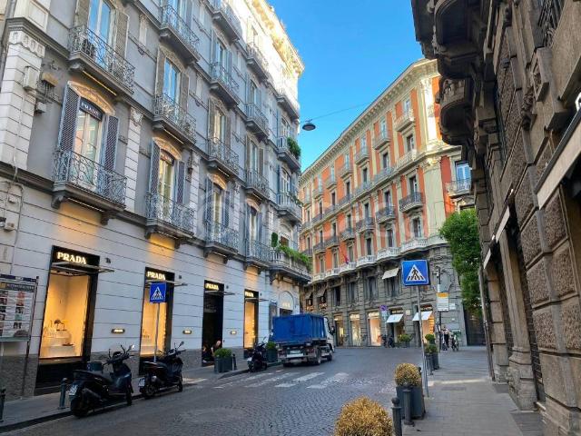 Fittasi trilocale a Napoli via dei Mille, Chiaia