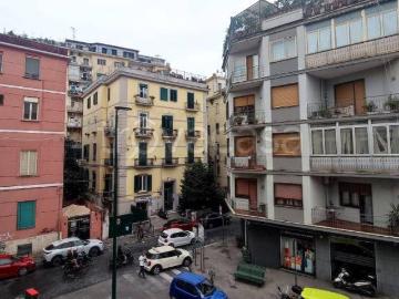 Fittasi trilocale a Napoli, Vomero