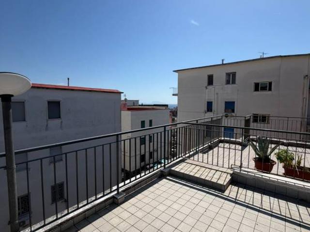 Fittasi trilocale a Pozzuoli corso Nicola Terracciano