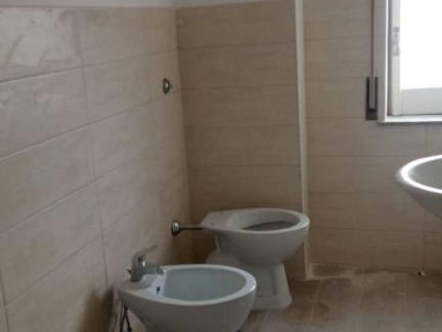 Fittasi trilocale ad Aversa via Raffaello