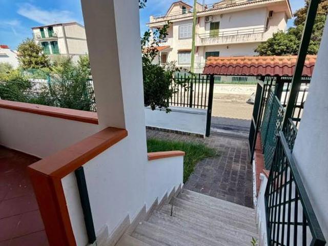Fittasi villa bifamiliare a Licola, Giugliano in Campania