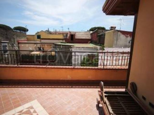 Fittasi villa singola a Napoli piazza Margherita, Chiaiano