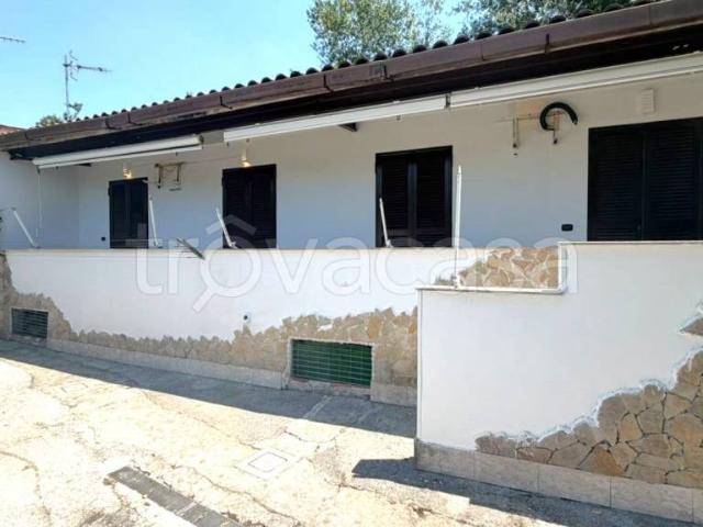 Fittasi villa singola a Napoli via Fondina, Chiaiano