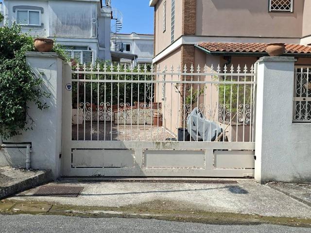Fittasi villa singola a Pozzuoli